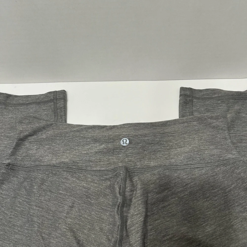 Lululemon Grey Size 6 Women’s Short Leggings, waist 28”, inseam 23”, length - Picture 5 of 14